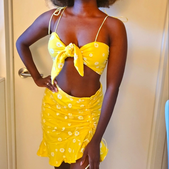 Daisy Print 2 Piece Set NWOT Forever21 - Picture 1 of 11